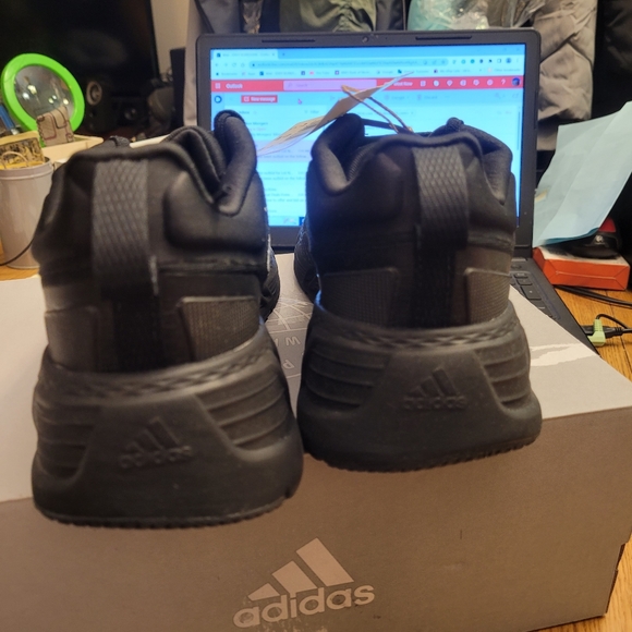 Ladies Adidas Sneakers - Picture 6 of 8